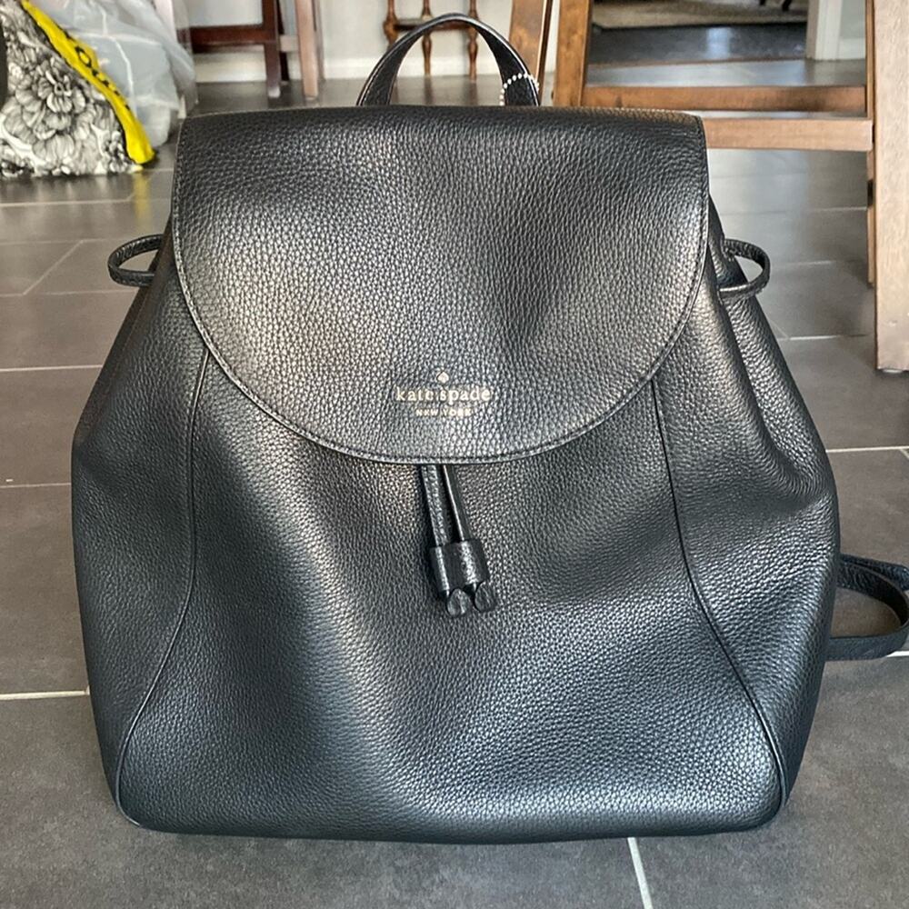 Kate Spade New York Backpack in Black Pebble Leather
With Gold-Tone Hardware